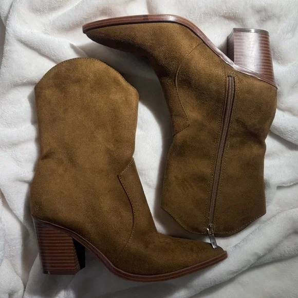 Nine West Wyla Suede Western Boots
Size 8M - Picture 3 of 8